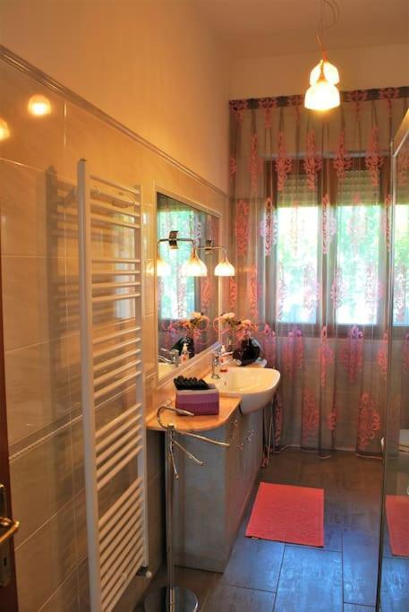 Sunny Courtyard Apartment Пьомбино Екстериор снимка