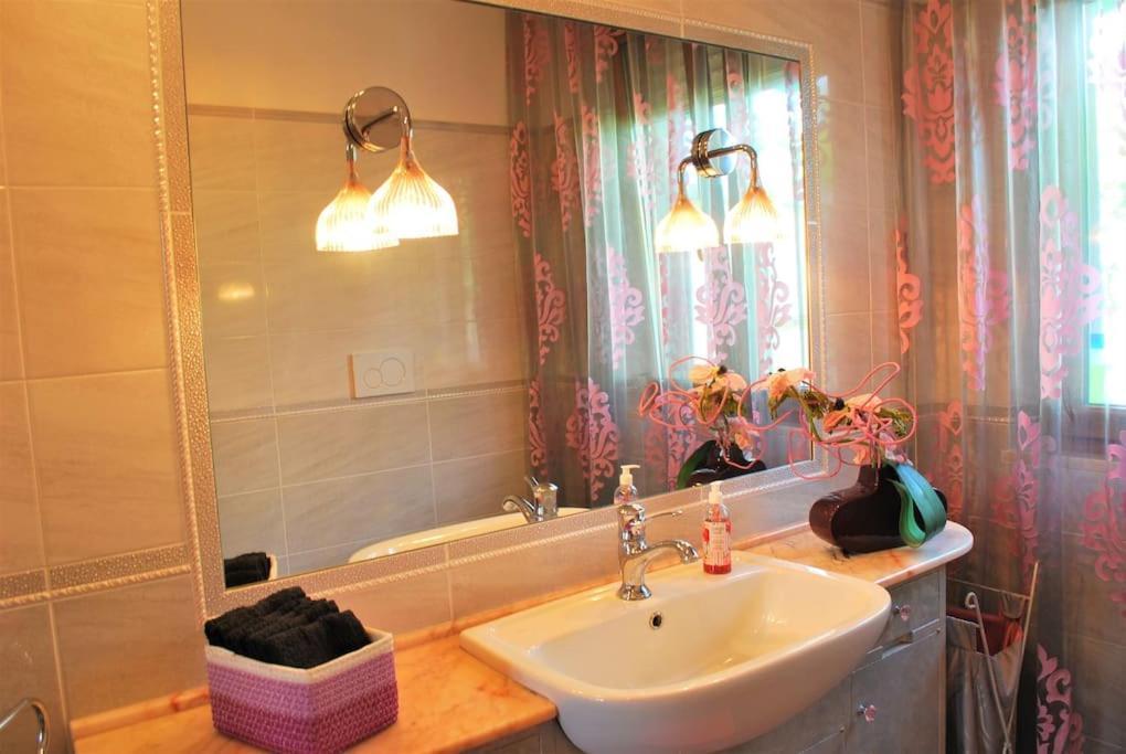 Sunny Courtyard Apartment Пьомбино Екстериор снимка