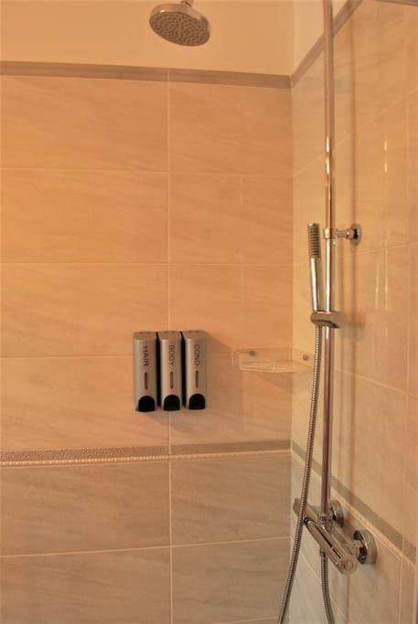 Sunny Courtyard Apartment Пьомбино Екстериор снимка