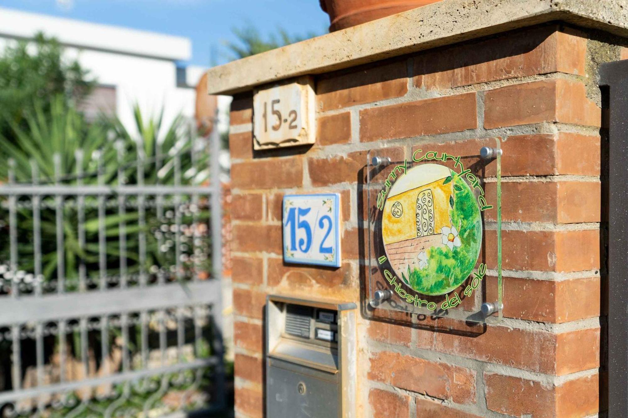 Sunny Courtyard Apartment Пьомбино Екстериор снимка