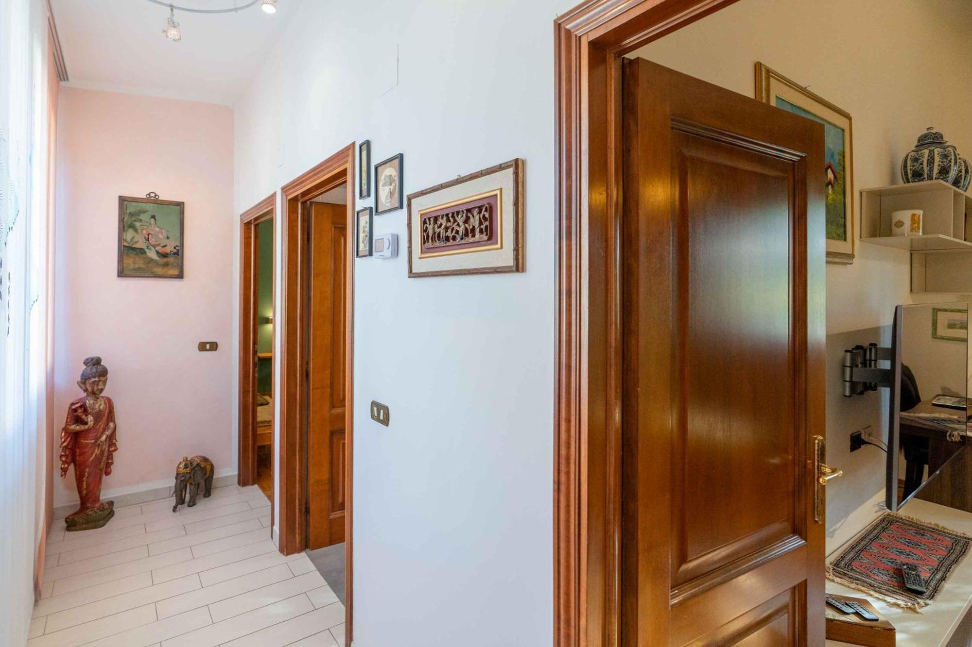 Sunny Courtyard Apartment Пьомбино Екстериор снимка
