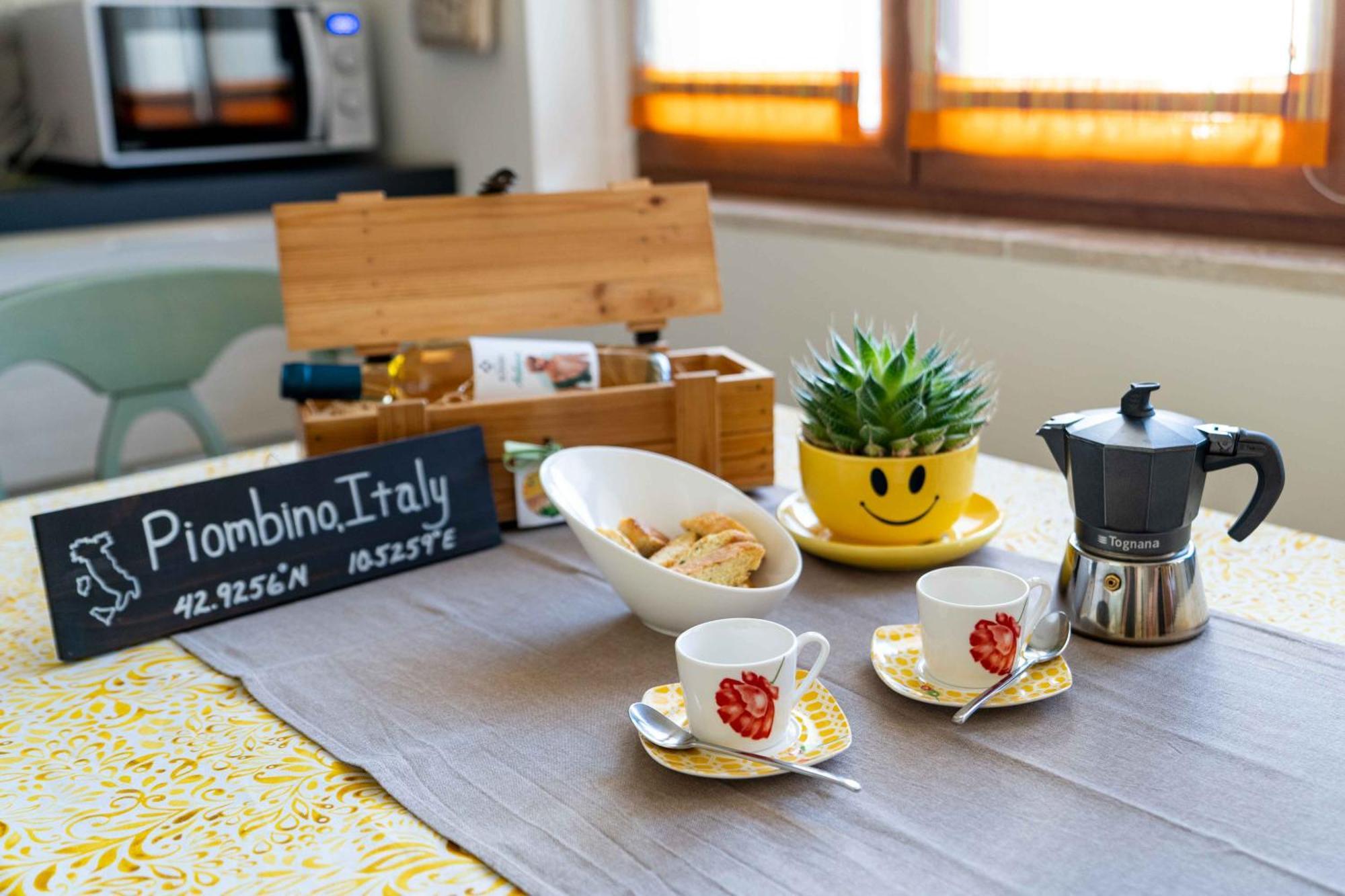 Sunny Courtyard Apartment Пьомбино Екстериор снимка